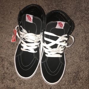 Black sk8-hi vans